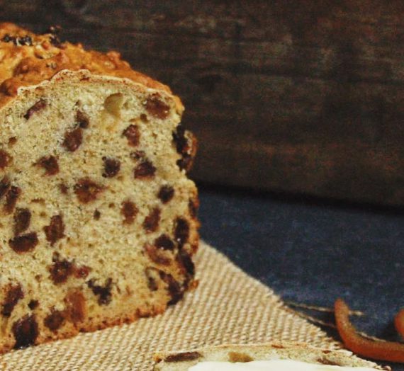Krentenbrood met thee